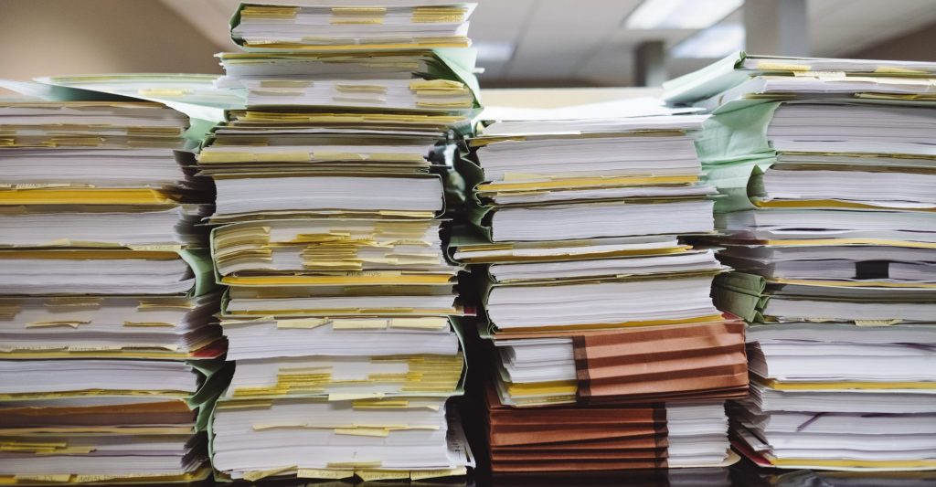 modello 730 documenti da tenere in considerazione pile di documenti